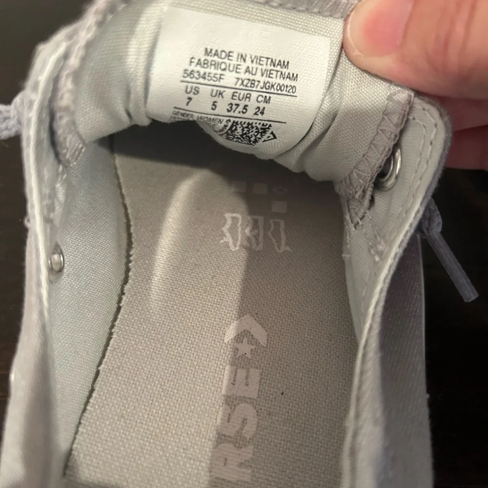 Converse Low Top Sneakers in Light Gray